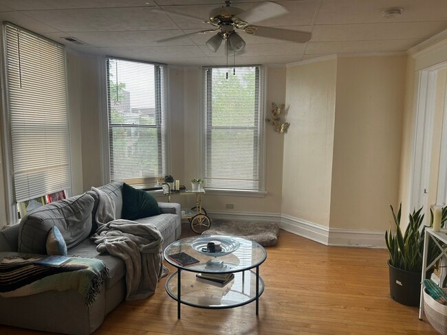 Building Photo - 4032 N Wolcott Ave