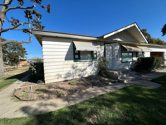 Building Photo - 4930 Geer Rd