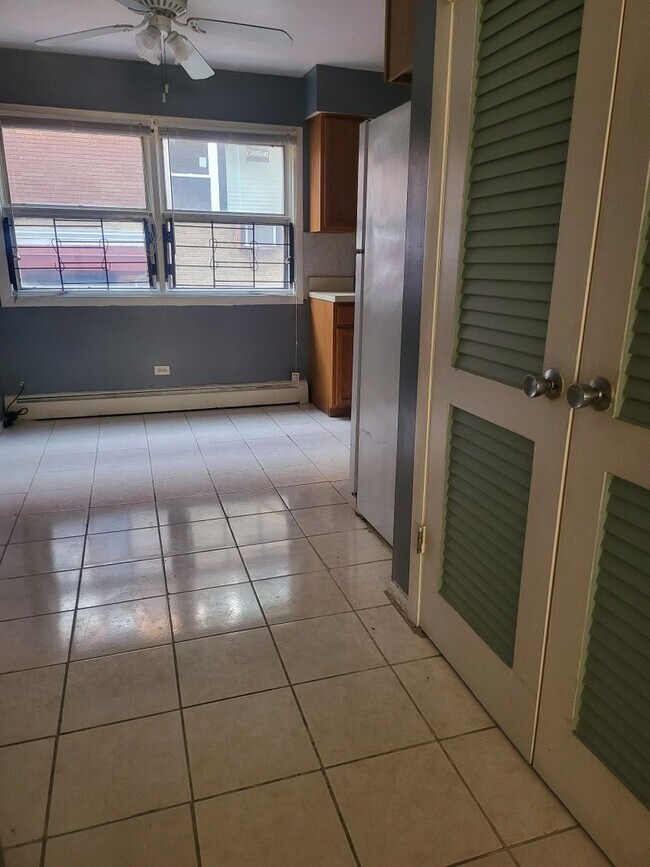 Building Photo - 8121 S King Dr