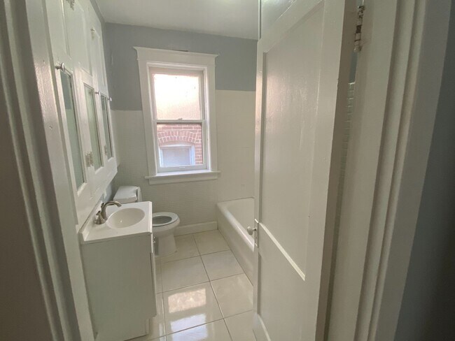 Foto del edificio - 3243 Delor St