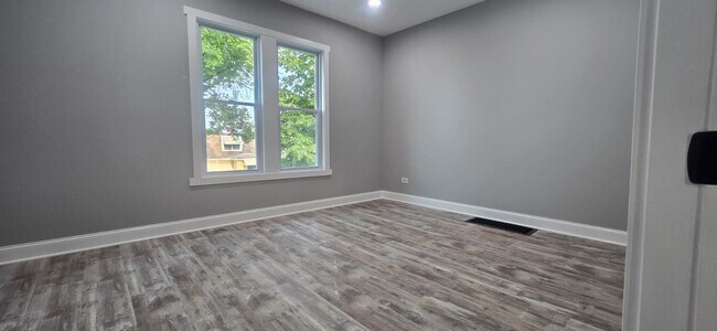 Building Photo - 3628 N Christiana Ave