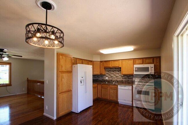 Foto del edificio - Discover this well-maintained 3-bedroom, 2-bath home in Omaha, NE