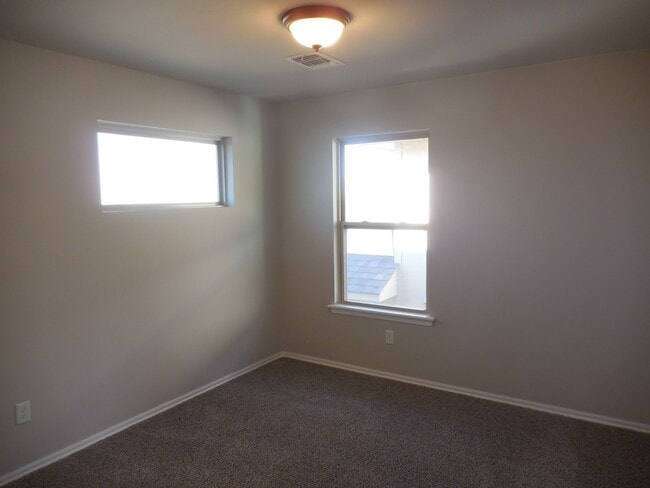 Building Photo - 118 NE 23rd St