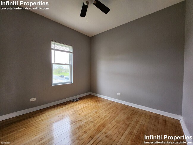Building Photo - 2 br, 1 bath 4plex - 200 E Lincoln Hwy