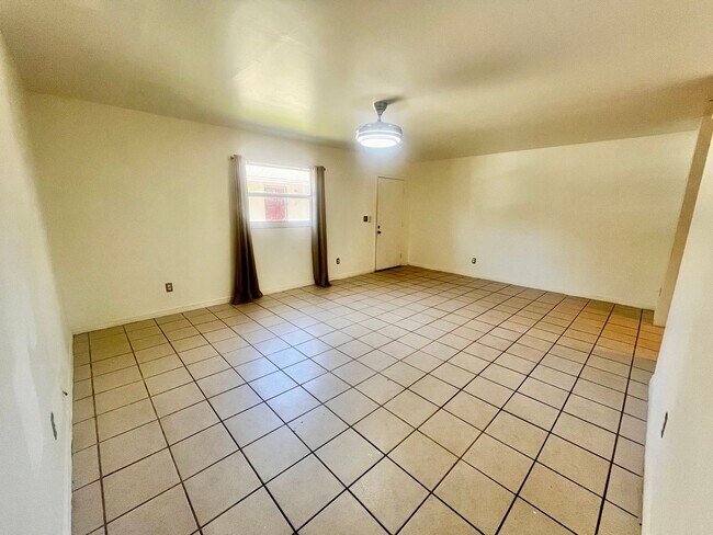 Building Photo - Charming 3-Bedroom Duplex with Lawn Care I...