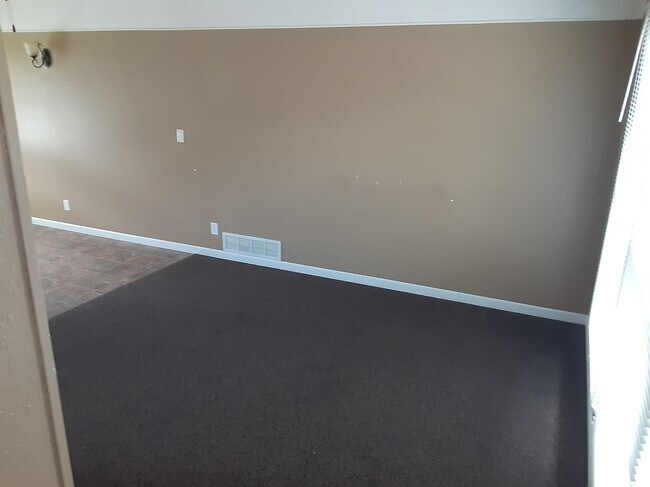 Building Photo - 303 Prospect St