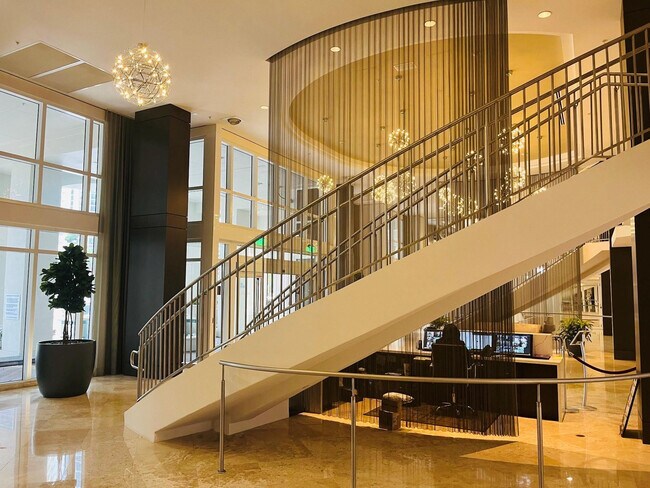 Building Photo - 511 SE 5 Ave