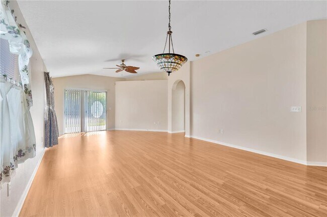 Foto del edificio - 504 Lindsay Anne Ct