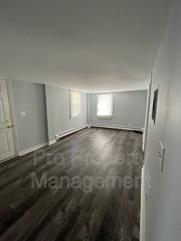 Foto del edificio - 123 Railroad St
