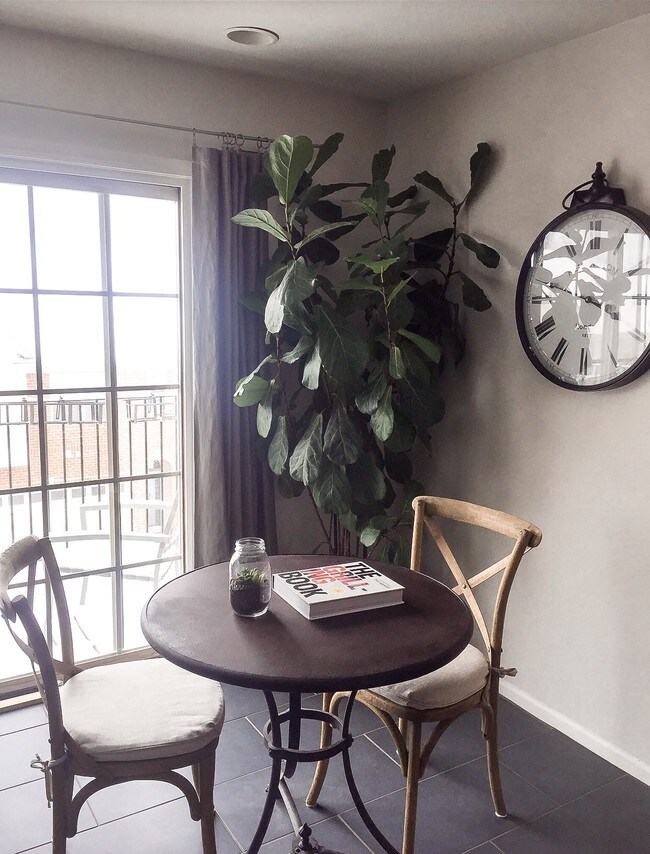 Breakfast Nook - 39473 Springwater Dr