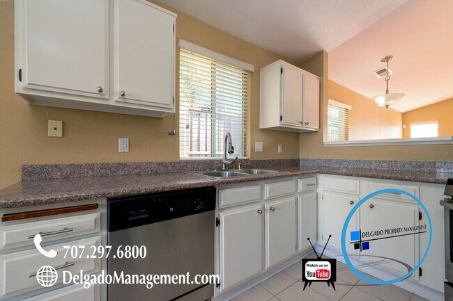 Foto del edificio - Glen Cove home available