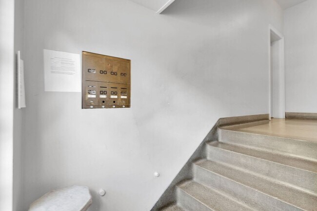 Foto del edificio - Fully furnished and thoughtfully updated top-floor condo in the heart of Dilworth at desirable My...