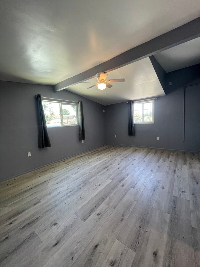 Foto del edificio - 6439 Graves Ave