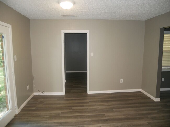 Foto del edificio - 5149 Gray Dr