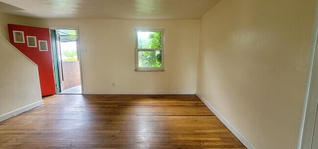 Foto del edificio - 7205 Schley Ave
