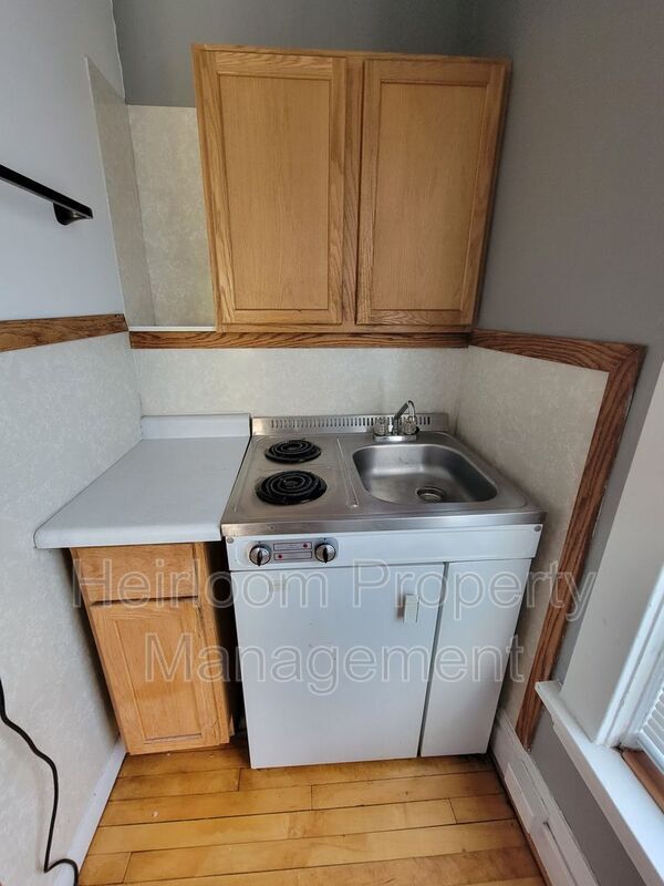 Building Photo - 112 S 14th Ave E