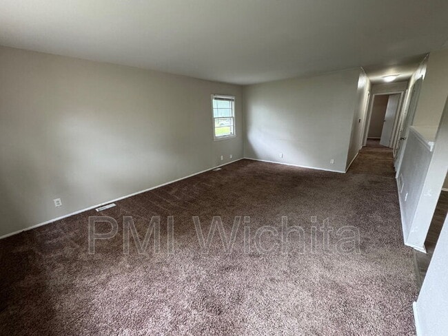 Building Photo - 2751 N Vassar Ave