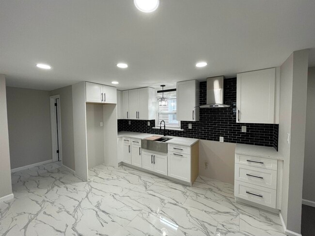 Building Photo - 414 Cator Ave