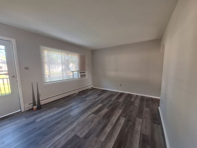 Building Photo - Charming 3 bedroom ranch