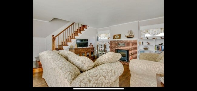 Building Photo - 6346 Cropper St