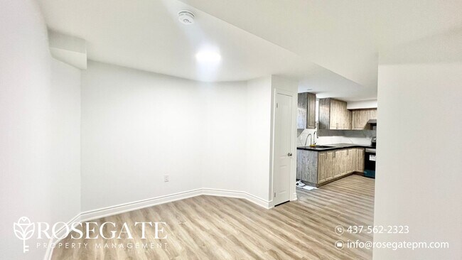 Photo du bâtiment - Newly Renovated 2-Bedroom Basement Unit in...