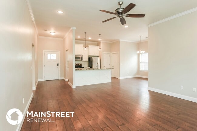 Building Photo - 14505 Park Cir