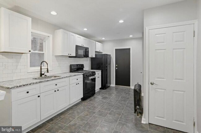Kitchen - 639 S Conestoga St