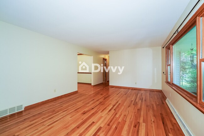 Building Photo - 8591 Glennridge Avenue Northwest