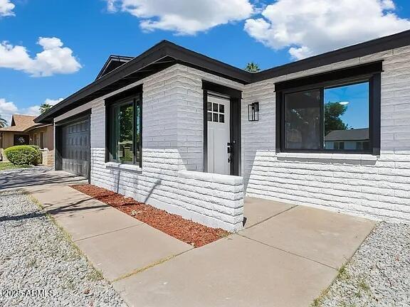 Building Photo - 2030 E Duke Dr