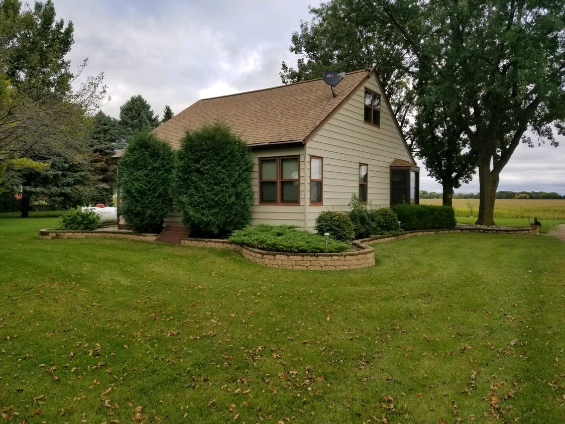 Primary Photo - 1405 County Road 9 NE