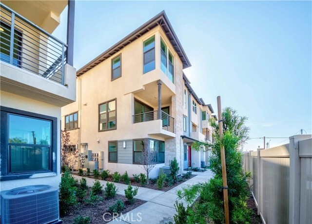 Building Photo - 2961 W Lincoln Ave