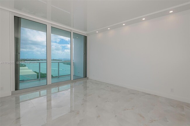 Building Photo - 100 Bayview Dr