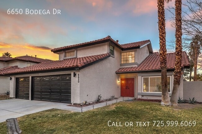 Building Photo - Beautiful two-story home