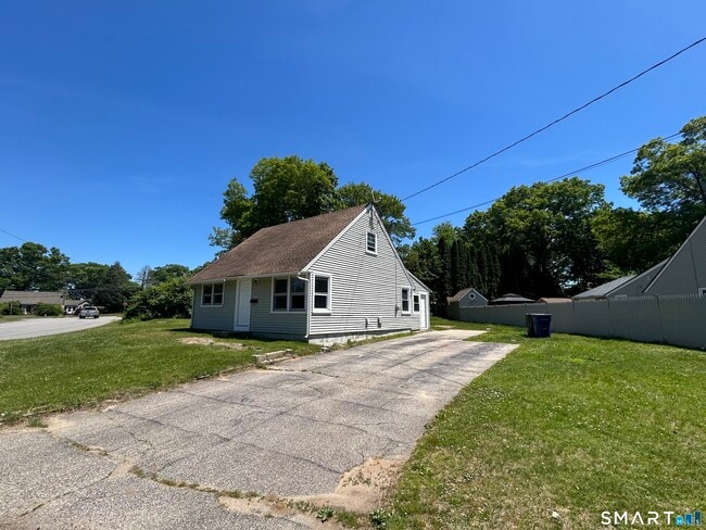 Building Photo - 18 Lynwood Dr