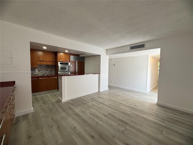 Foto del edificio - 20200 W Country Club Dr