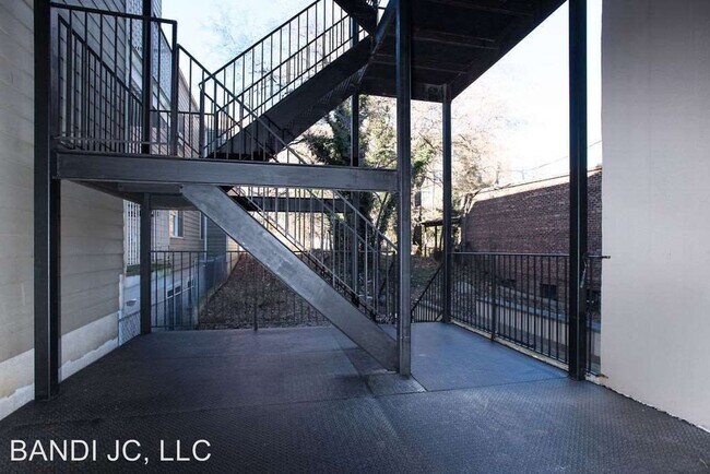 Building Photo - 677 Bergen Ave