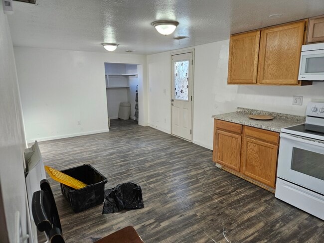 Building Photo - 327 N 300 W