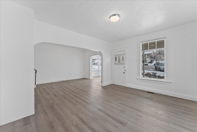 Building Photo - 626 S 1000 E