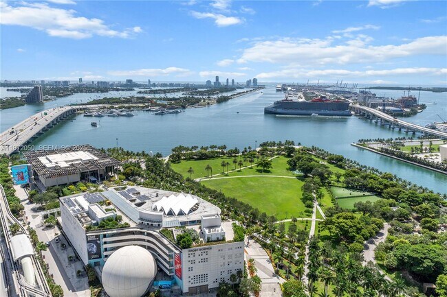 Foto del edificio - 1100 Biscayne Blvd