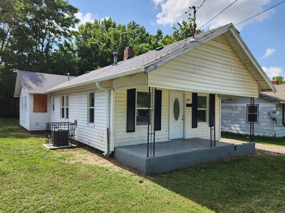 Primary Photo - Spacious 4-Bedroom, 2-Bathroom Home AVAILA...