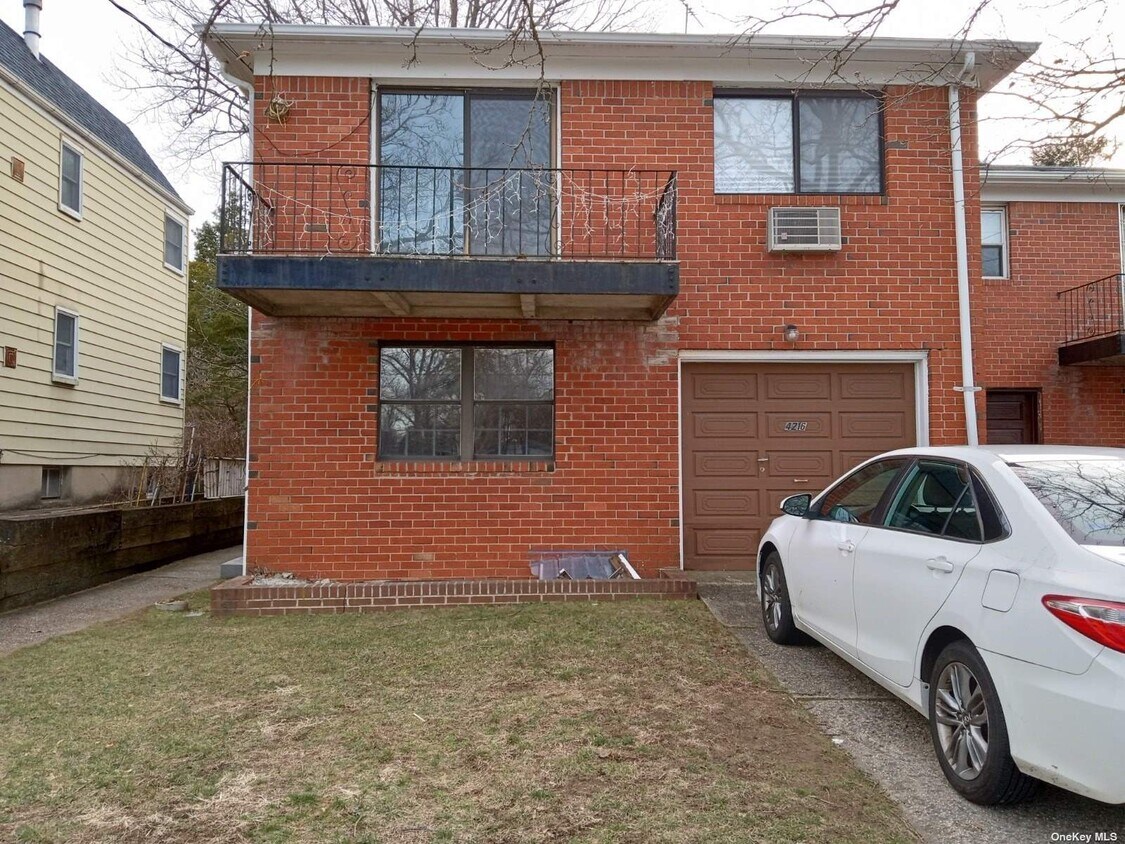 4216 Little Neck Pkwy, Queens, NY 11363 Room for Rent in Queens, NY