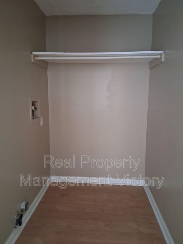 Foto del edificio - 1713 6th Pl Cir NW