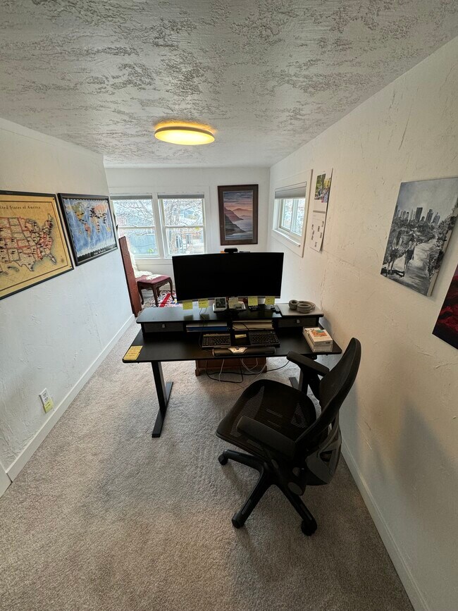 Foto del edificio - 1027 E Emerson Ave