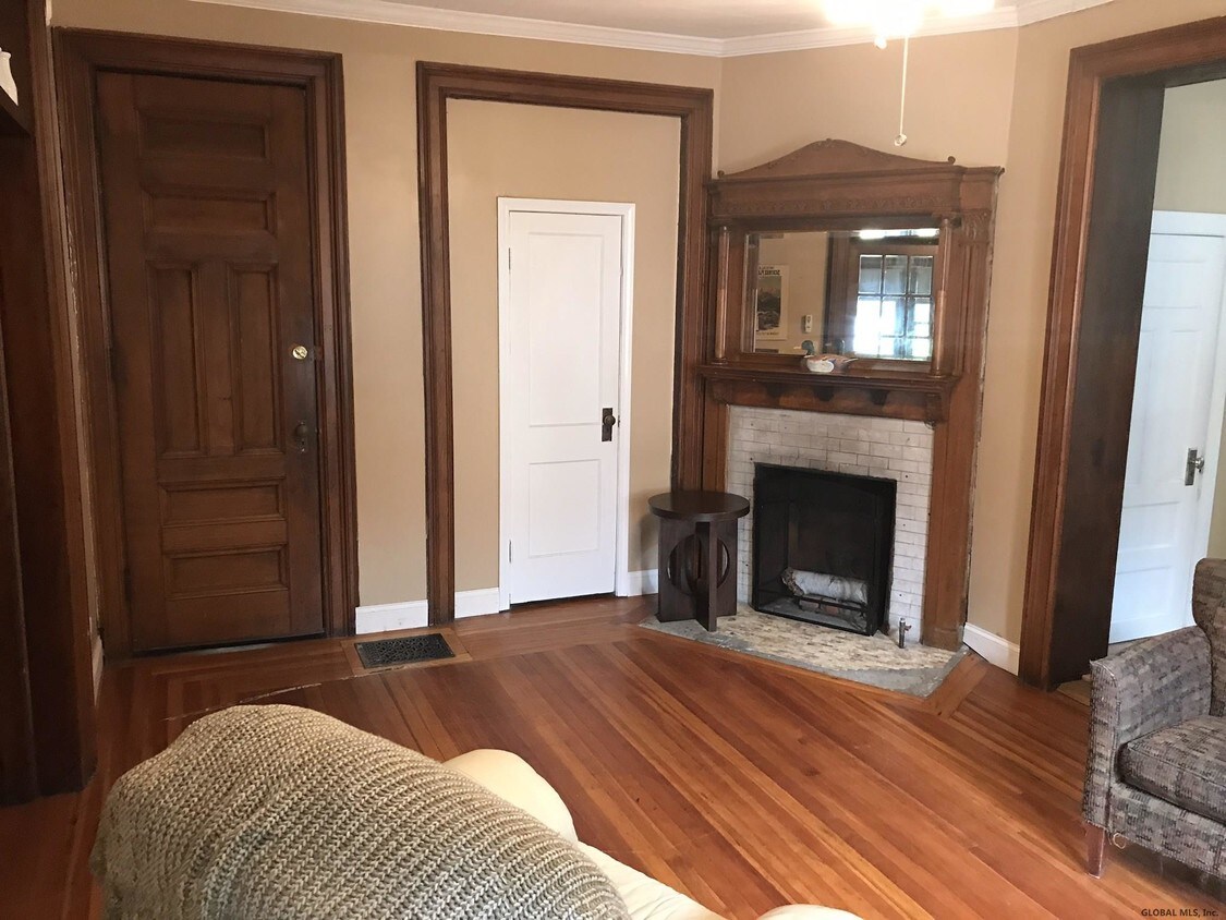 Primary Photo - 164 Spring St