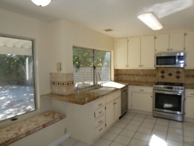 Building Photo - Single Story 3 Bedroom Home for Rent in Sa...