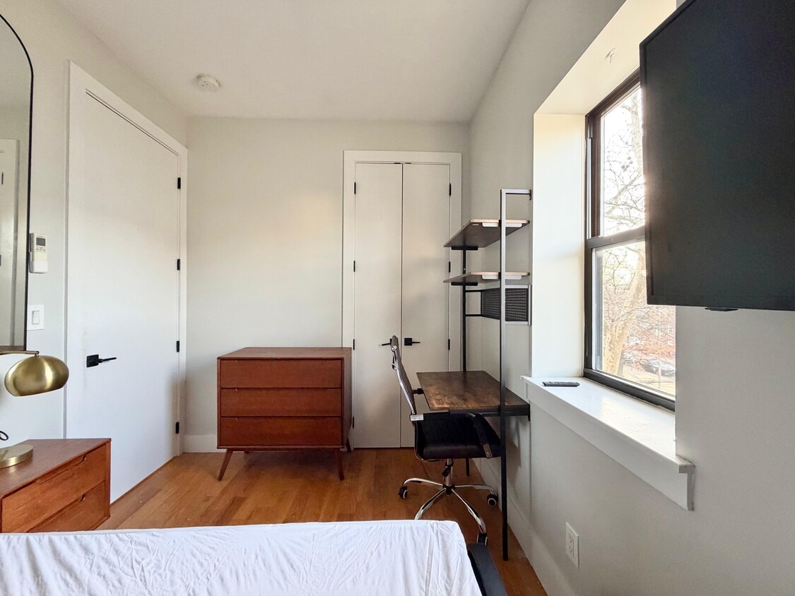 Photo - 11-09 36th Ave (Queens, NY)