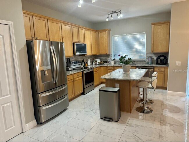 Building Photo - 2927 Girvan Dr