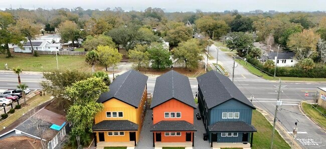 Building Photo - 315 N Pace Blvd