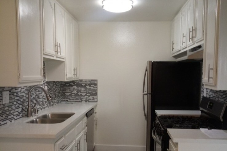 Kitchen - 11844 Hamlin St