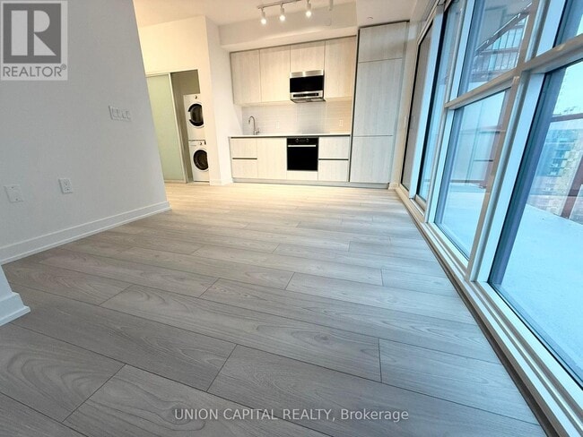 Photo du bâtiment - 110 Broadway Ave